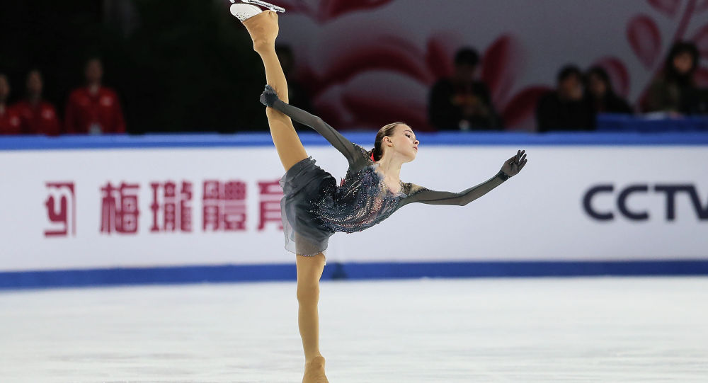 安娜·谢尔巴科娃在中国大奖赛上获得金牌