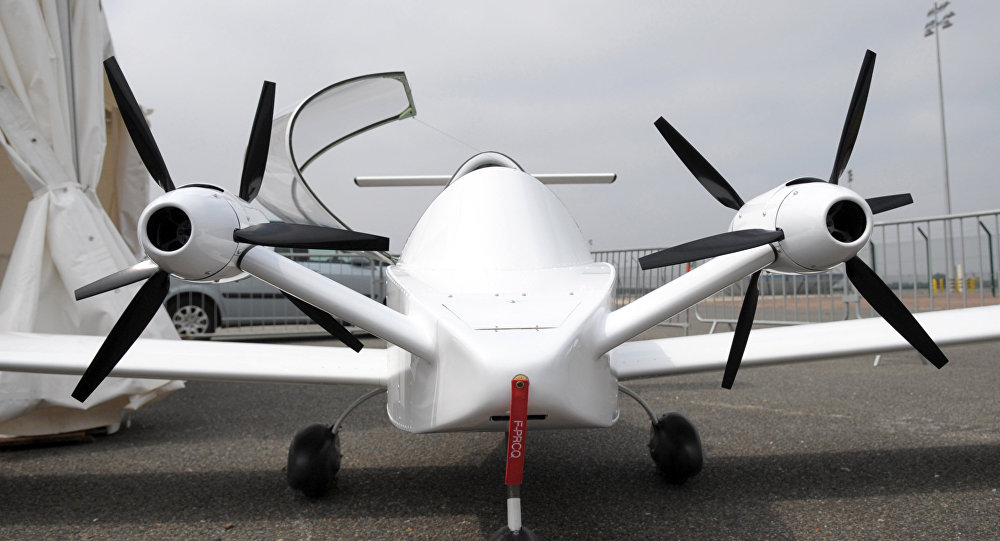 世界上第一架全电动飞机在加拿大完成测试飞行