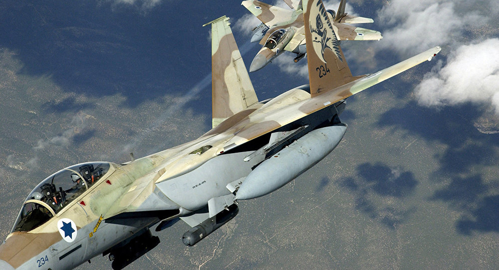 以色列空军对加沙发起密集打击以回应其火箭弹袭击