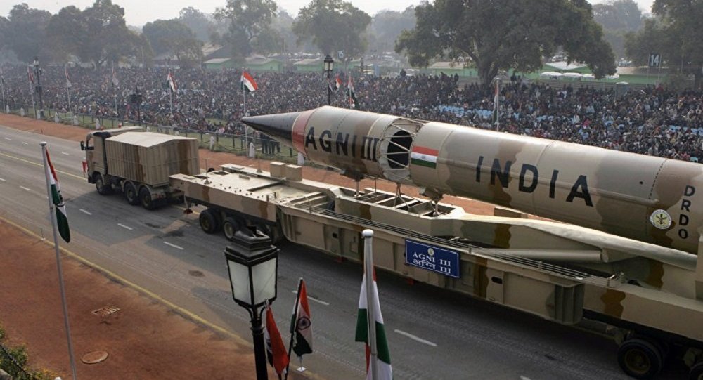 印度成功试验可携带核弹头的中程弹道导弹