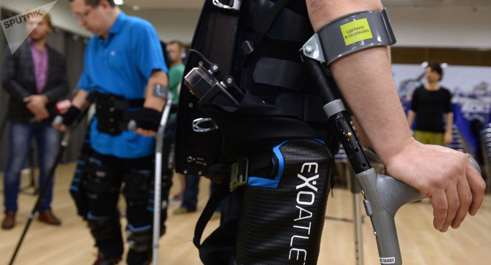 Экзоскелет для реабилитации ExoAtlet на шоу технологий Открытые инновации