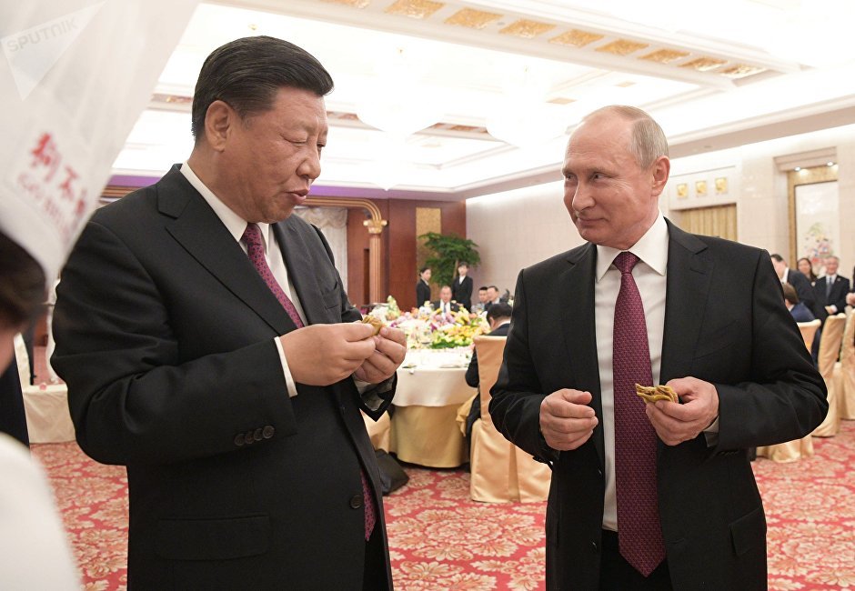 2018年6月8日。俄罗斯总统普京同中国主席习近平在天津的隆重招待会上 2018年6月8日。俄罗斯总统普京同中国主席习近平在天津的隆重招待会上