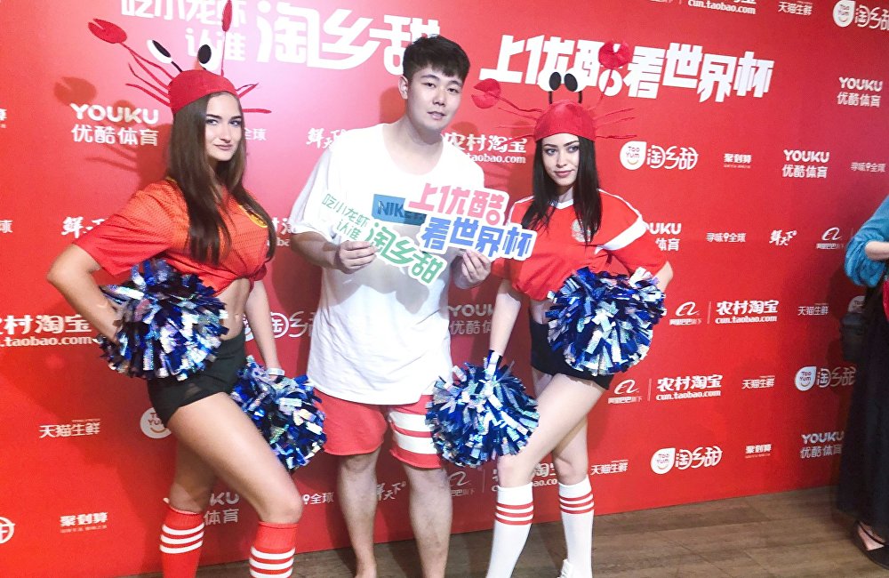 吴攸参加世界杯期间的活动 吴攸参加世界杯期间的活动
