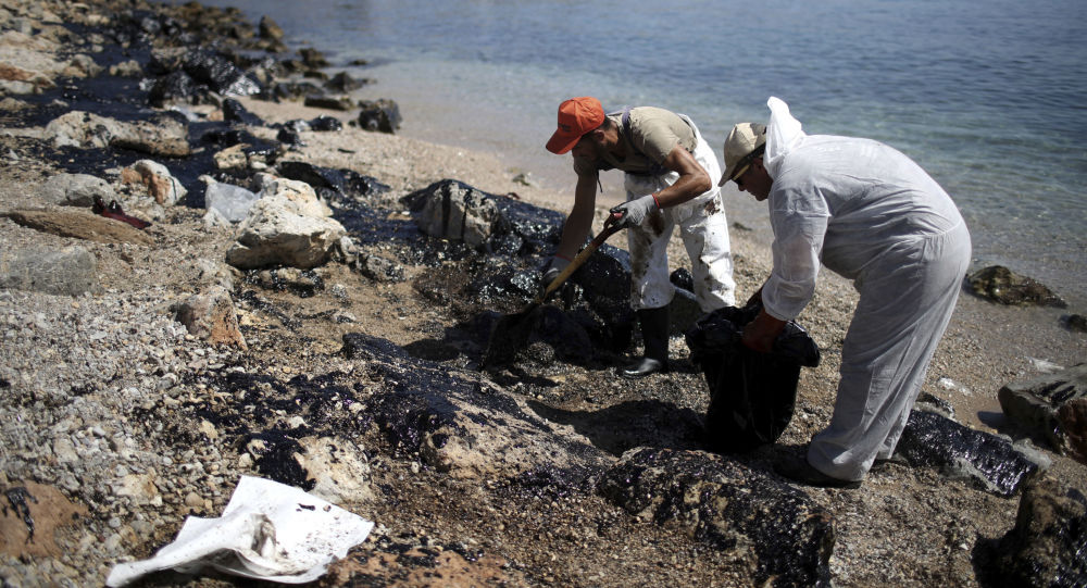 乌克兰环保部门称敖德萨海湾石油污染超标156倍