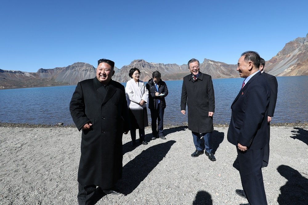 韓國總統登白頭山結束訪朝之行 韓國總統登白頭山結束訪朝之行