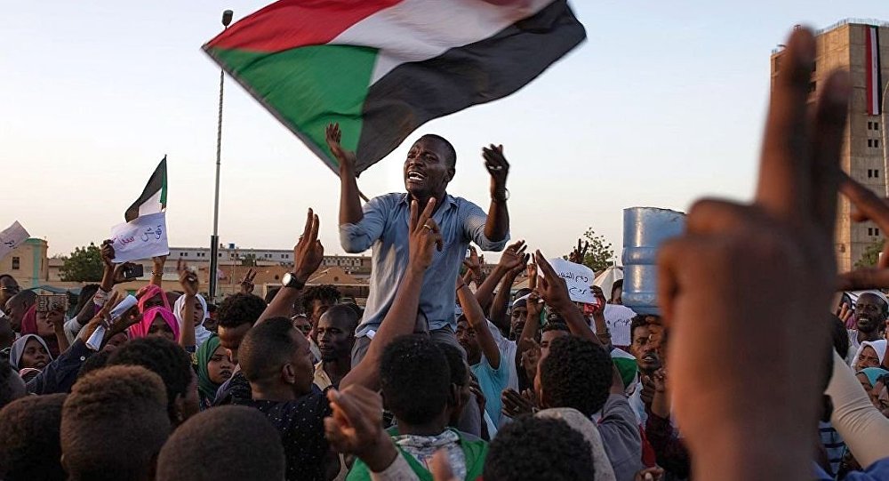 苏丹过渡政府的部长们宣誓就职
