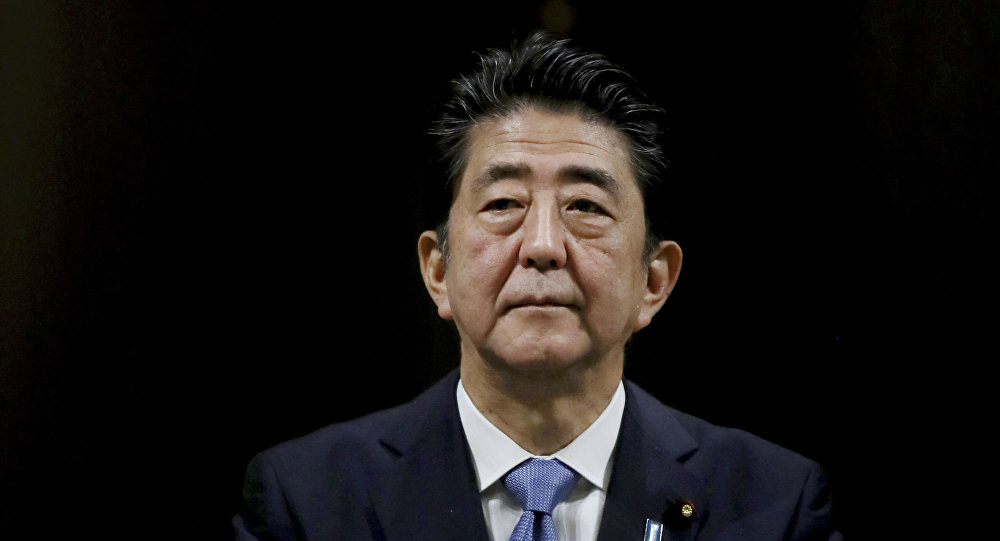 日本首相改组执政党领导层