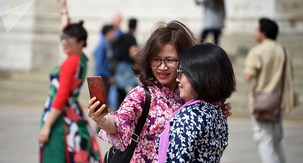 俄方为中国赴俄游客推出含购物折扣信息的手机应用