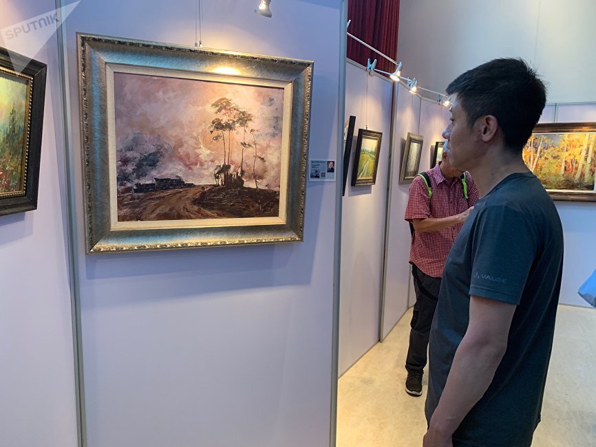 纪念中俄建交70周年画作展开幕式在京举行 纪念中俄建交70周年画作展开幕式在京举行