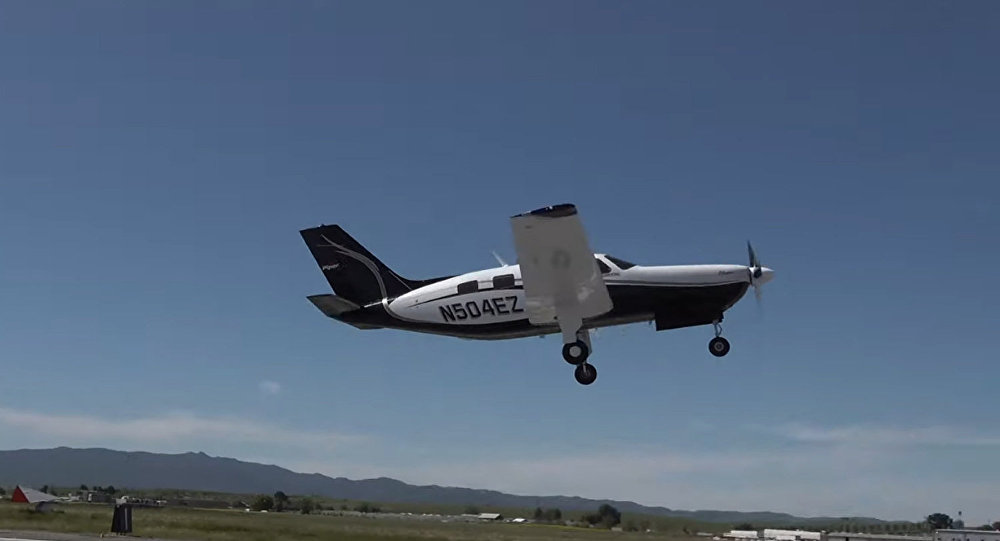 美国飞机制造商展示全球最大环保型飞机 （视频）