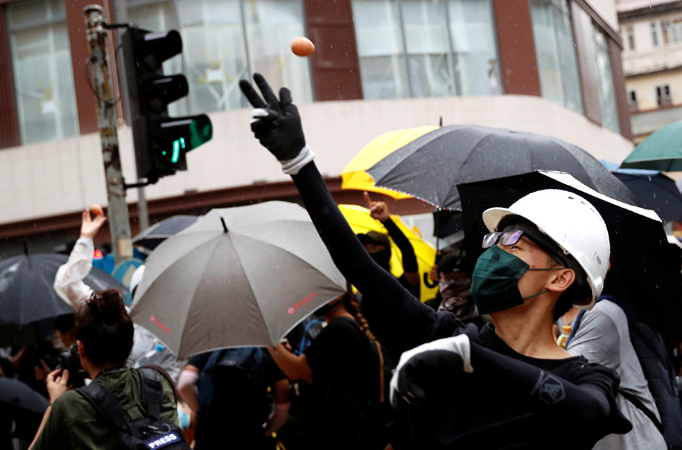 成千上萬名香港教師參加抗議活動 成千上萬名香港教師參加抗議活動