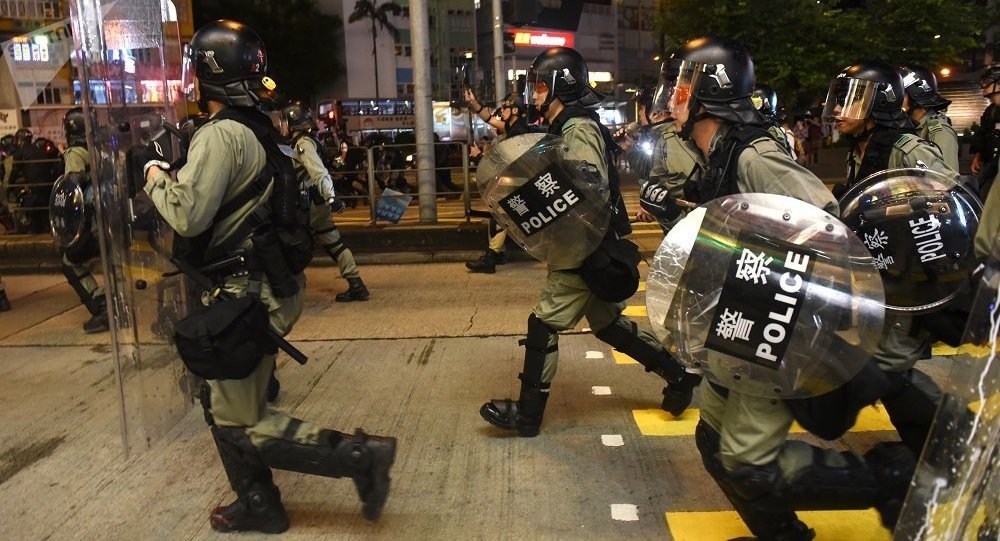 中国外交部：香港警方所作所为是依法保障香港居民的生命和财产安全