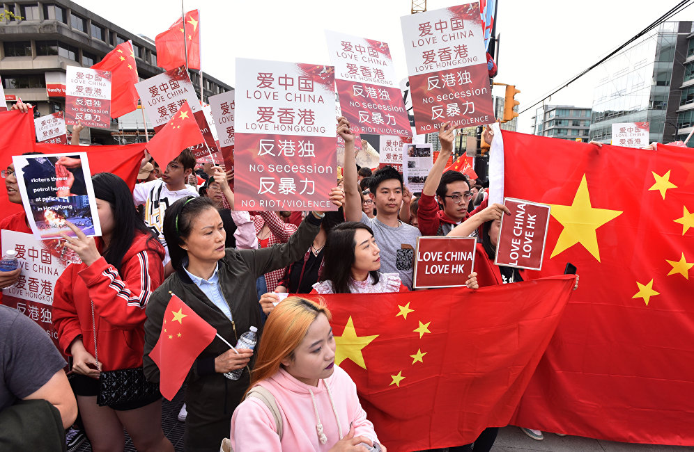 在加华人爱国护港游行 在加华人爱国护港游行