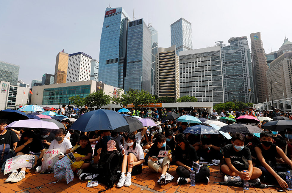香港中小学生加入抗议队伍 