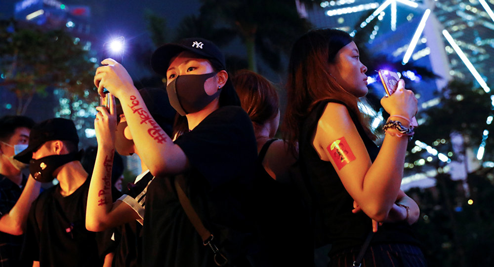 香港抗议者称警方实施性侵