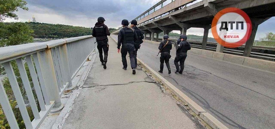 基輔一名威脅要炸毀橋梁的男子開槍 基輔一名威脅要炸毀橋梁的男子開槍