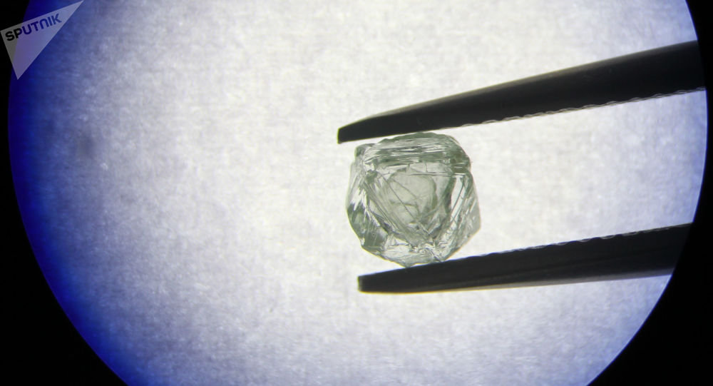 视频：世上首颗嵌套钻石