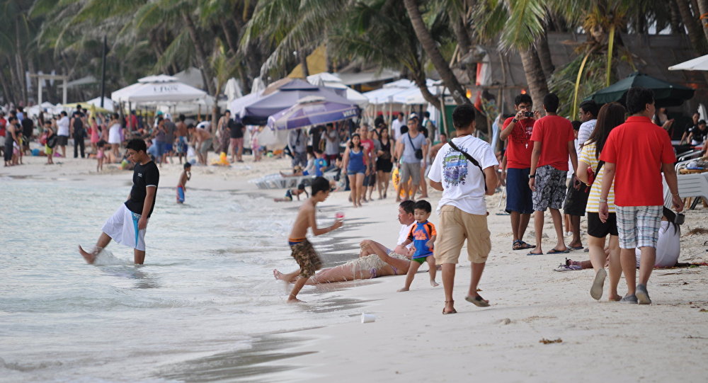 台湾游客因在菲律宾度假岛戴“绳”被罚