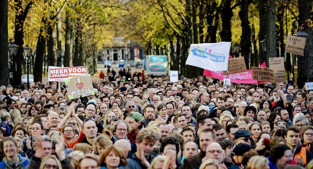 荷兰4000多所学校因罢工停课