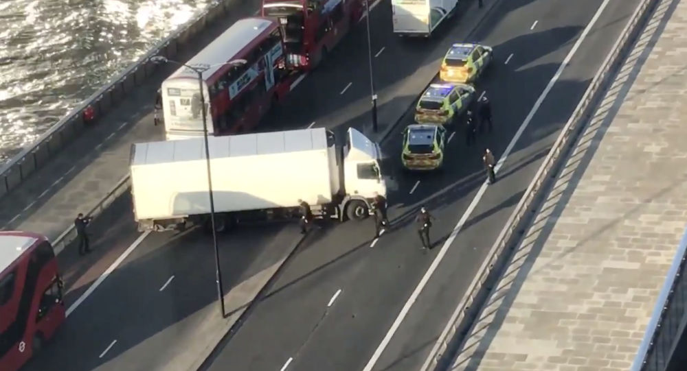 英国警方：伦敦桥上事件可能是涉恐事件