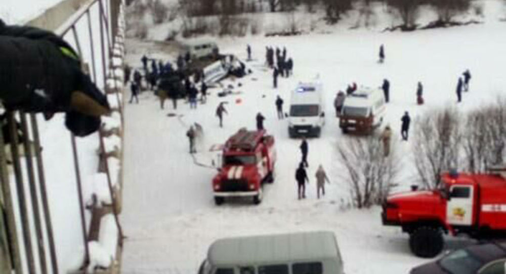 俄紧急情况部：外贝加尔边疆区客车坠桥事故发生后26人获救