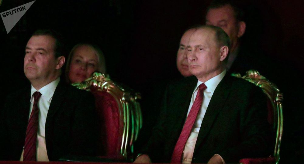 普京出席在俄罗斯国家大剧院举行的新年晚会