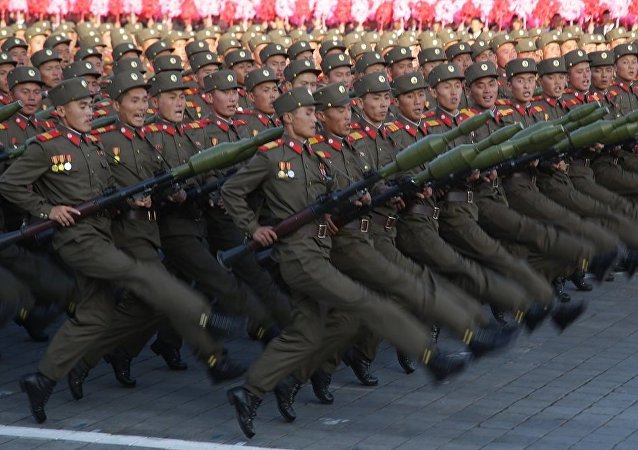 朝鲜举行史上最大规模阅兵