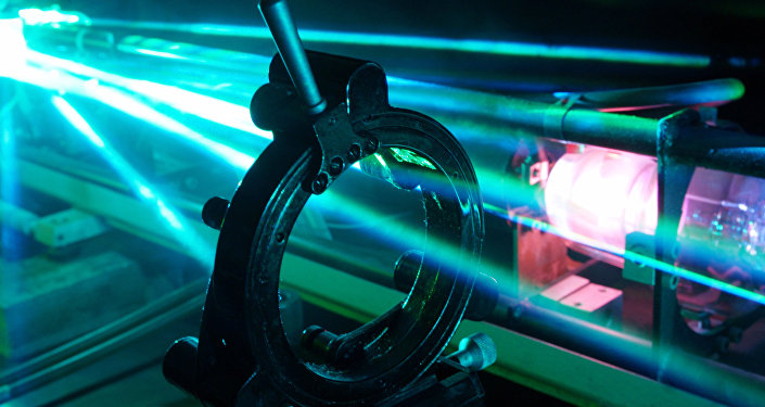 " 他指出,激光通过激发可烧毁芯片和控制系统的强大二次磁辐射脉冲击