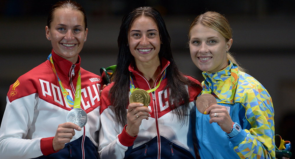 索菲亚韦利卡亚(银牌)-- 扬娜叶戈尔扬(金牌)-- 奥莉加哈尔兰 (铜牌)