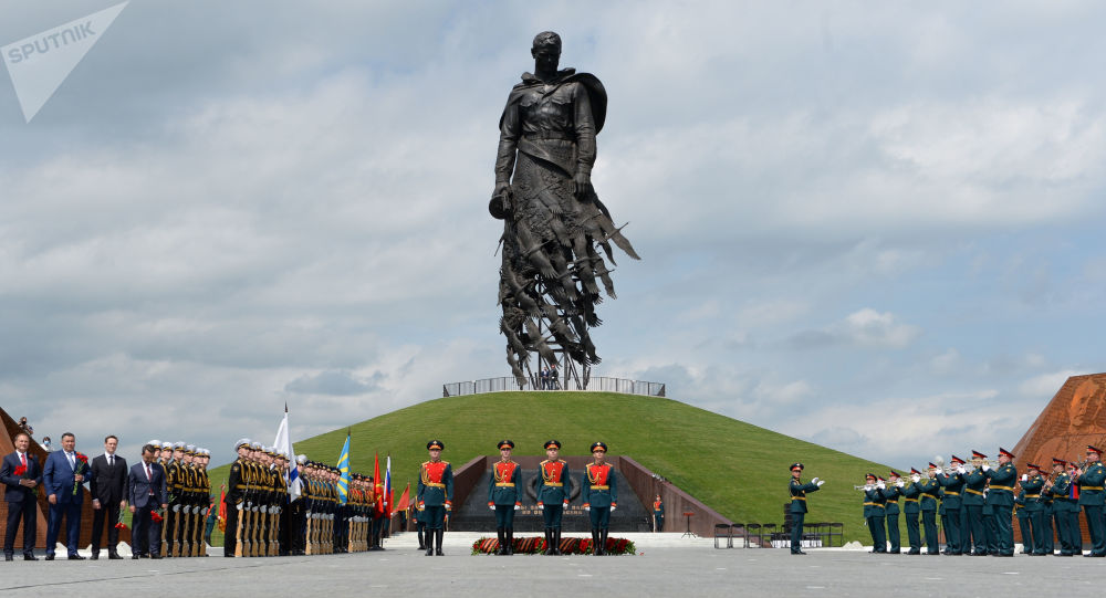 勒热夫战役纪念雕塑图片